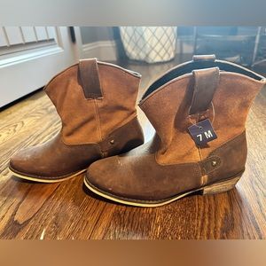 Stylish Tan and Brown Heeled Boots for Women